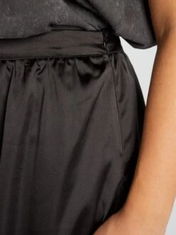 Gonna Midi Effetto Satinato -Kiabi gonna midi effetto satinato nero ats53 1 frb5