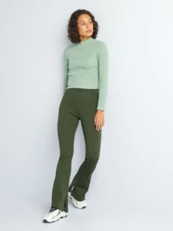 Pantaloni Flare Bootcut Con Spacchi