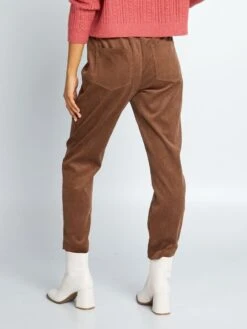 Pantaloni Paperbag In Velluto 7 Pantaloni Paperbag In Velluto -Kiabi pantaloni paperbag in velluto marrone apl33 2 frb3