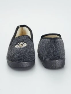 Pantofole A Scarpetta In Lana Con Stemma -Kiabi pantofole a scarpetta in lana con stemma nero zo095 1 frb4