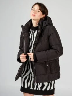 Piumino Corto Con Cappuccio 'JDY'