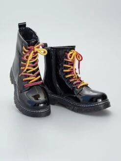 Stivaletti Alti Lucidi Con Lacci Fantasia