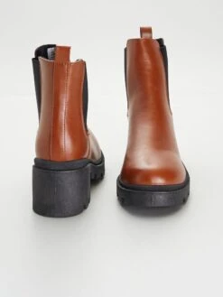 Stivaletti Stile Chelsea 7 Stivaletti Stile Chelsea -Kiabi stivaletti stile chelsea marrone ayy02 2 frb3