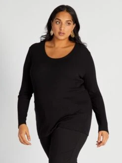 T-shirt A Coste Morbida E Con Scollo Ampio