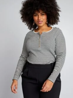 T-shirt A Righe Con Collo Con Bottoni